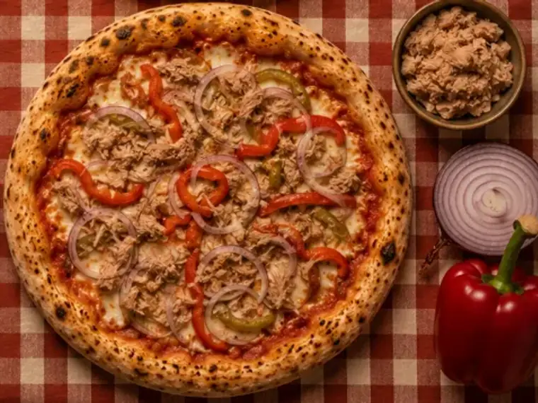 Pizza de atún y cebolla